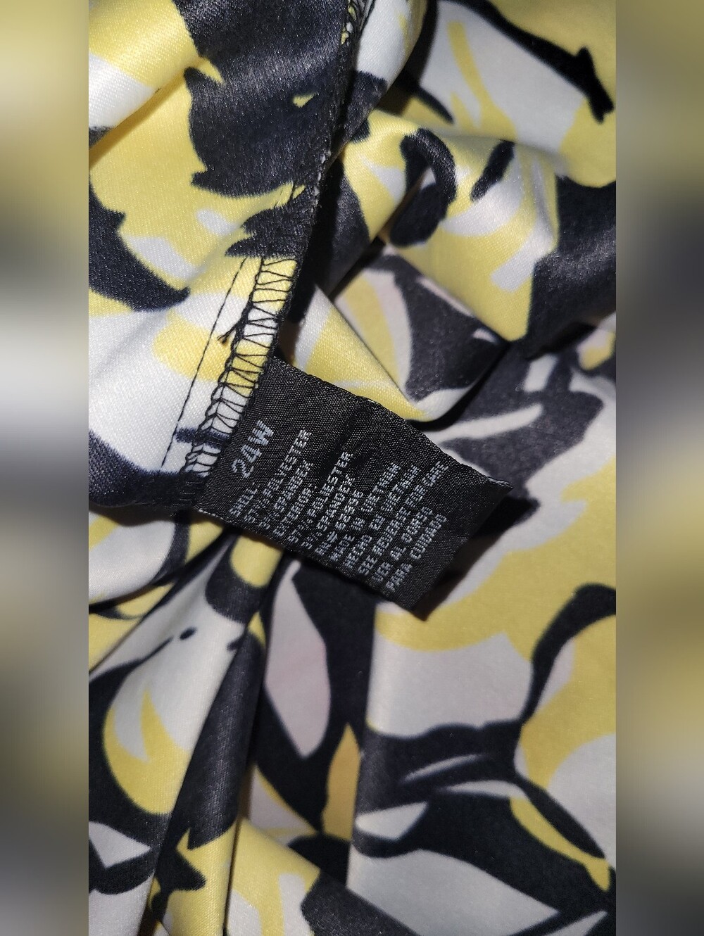 Women's Sleeveless Floral Dress in Yellow, White, Black, Sleeveless Dress Sz 24W - Picture 6 of 6